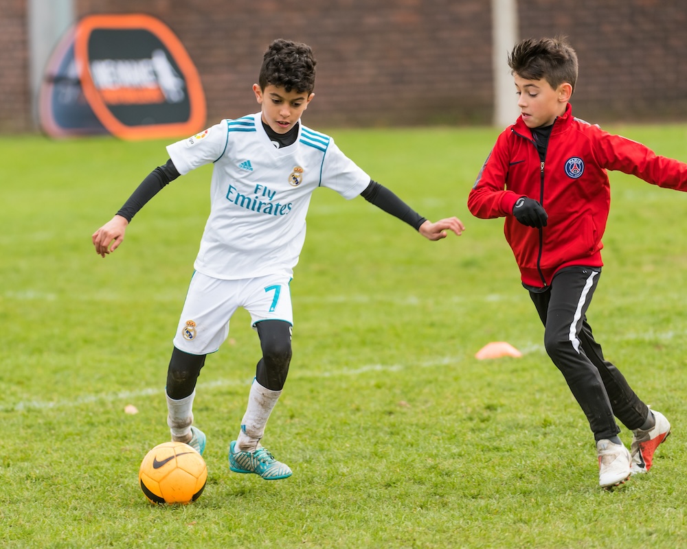A WMF coach helping a young player at Winchmore Hill